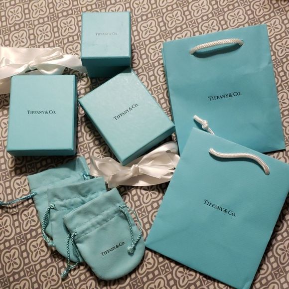 TIFFANY & CO Bags and Boxes - Picture 1 of 6